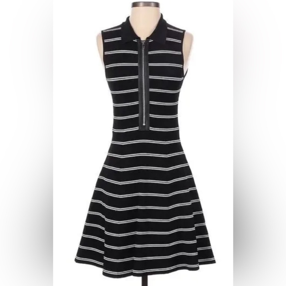 Sleeveless front zipper dress